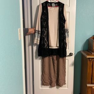 Women’s outfit XL shirt,vest, crop pant